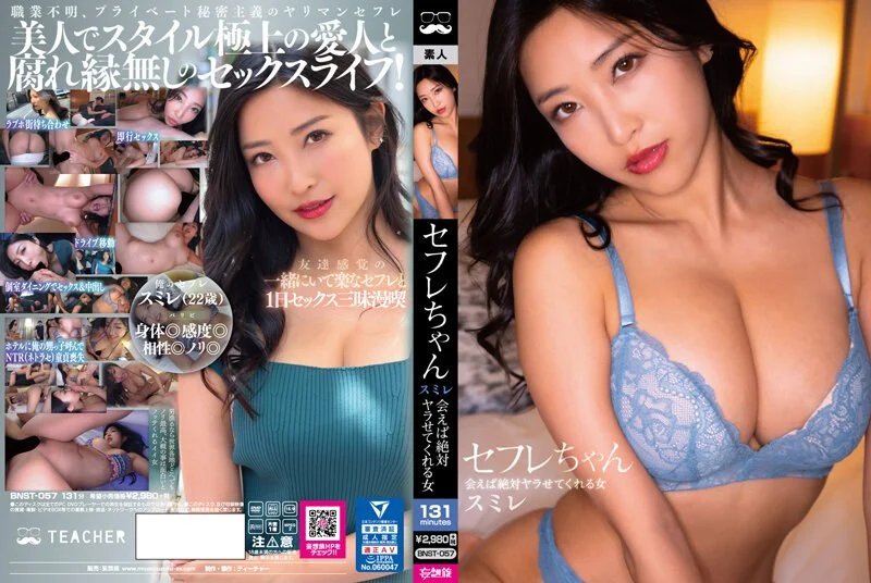 超极品的妞子，天然大奶子听大哥指挥穿上性感的黑丝让大哥爆草抽插，淫水多多骚逼特写展示，呻吟可射别错过